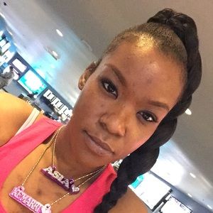 Meet your Posher, Carla